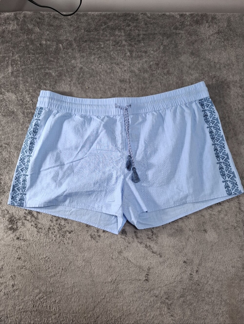 Vineyard Vines Hydrangea Cotton Light Blue Pull-On Shorts Tassel Embroidered XL